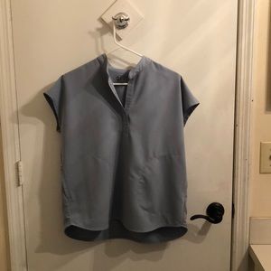 Dusty blue Figs Madarin collar scrub top. Sz S.